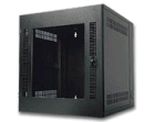Корпус NetShelter Wall-Mount Enclosure монтируется непосредственно на стену здания, без сокращения возможностей для размещения другого оборудования